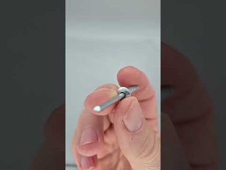 Rostfri.nu blindnitar i stål med kullrigt huvud och dorn för starka mekaniska infästningar i metall och plast.