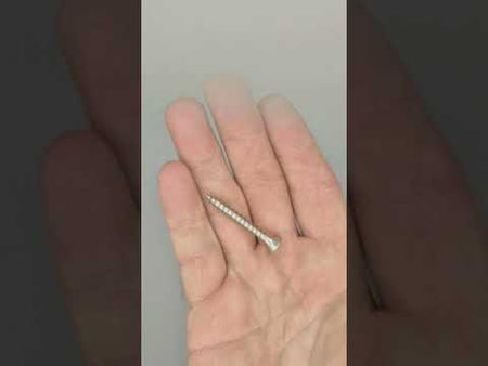 Helgängade träskruvar i syrafast A4 rostfritt stål med försänkt huvud och Torx-spår för hållbar och korrosionsbeständig infästning utomhus.
