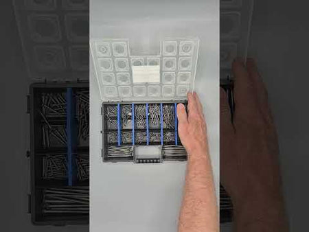 Sortimentslåda med 260 träskruvar i syrafast A4 rostfritt stål med Torx-spår i olika storlekar för inom- och utomhusbruk.