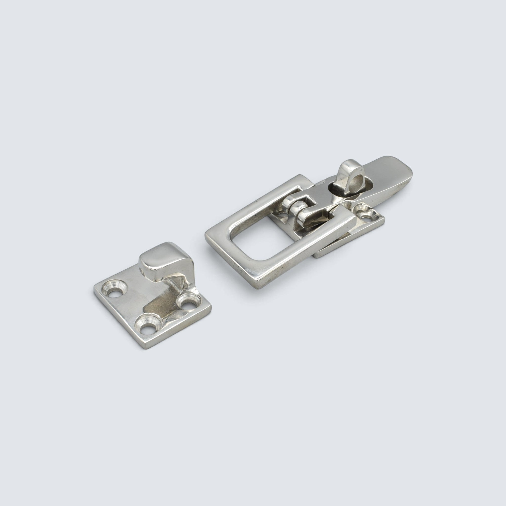 Rostfri.nu A4 stainless steel over-center toggle latch with a mirror-polished finish for marine and industrial use.
