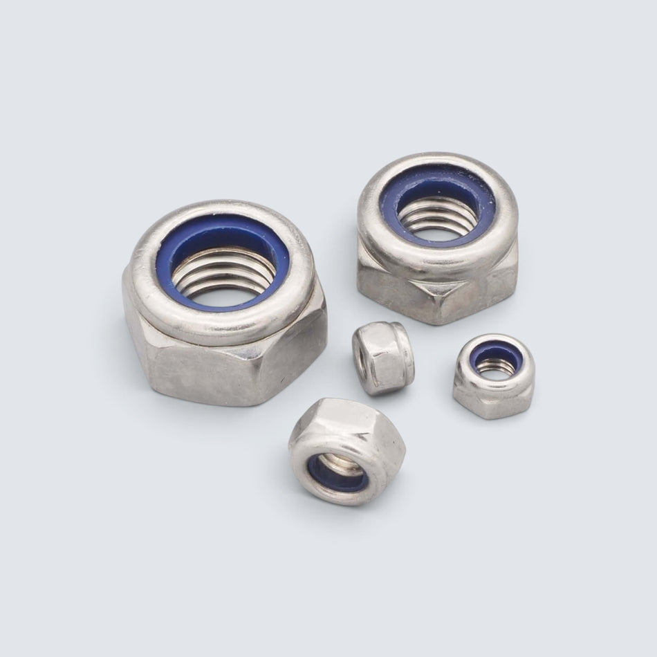 Rostfri.nu low profile A2 stainless steel DIN 985 lock nuts with blue nylon inserts in various sizes.